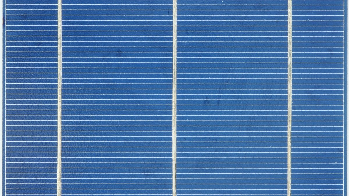 Närbild på en polykristallin solcell