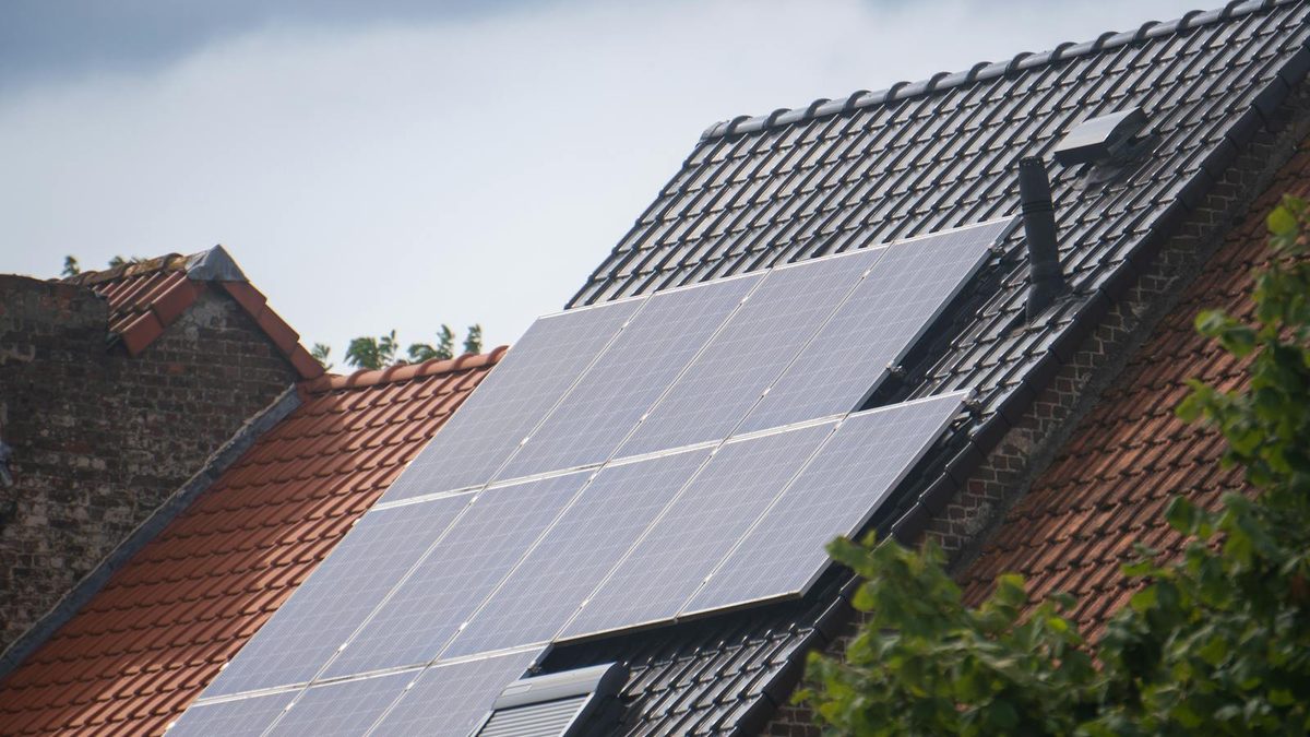 Solpaneler monterade på tegeltak